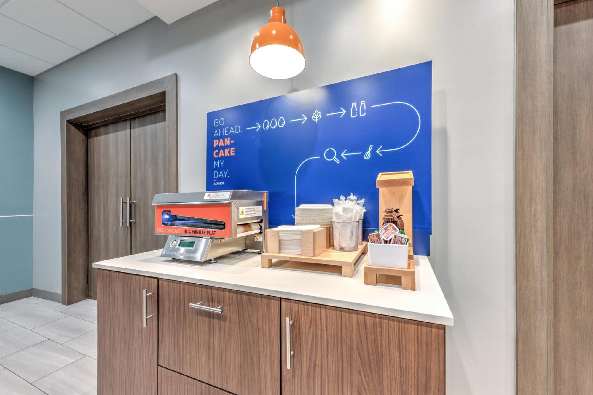 Holiday Inn Express & Suites Austin Airport East By Ihg Экстерьер фото