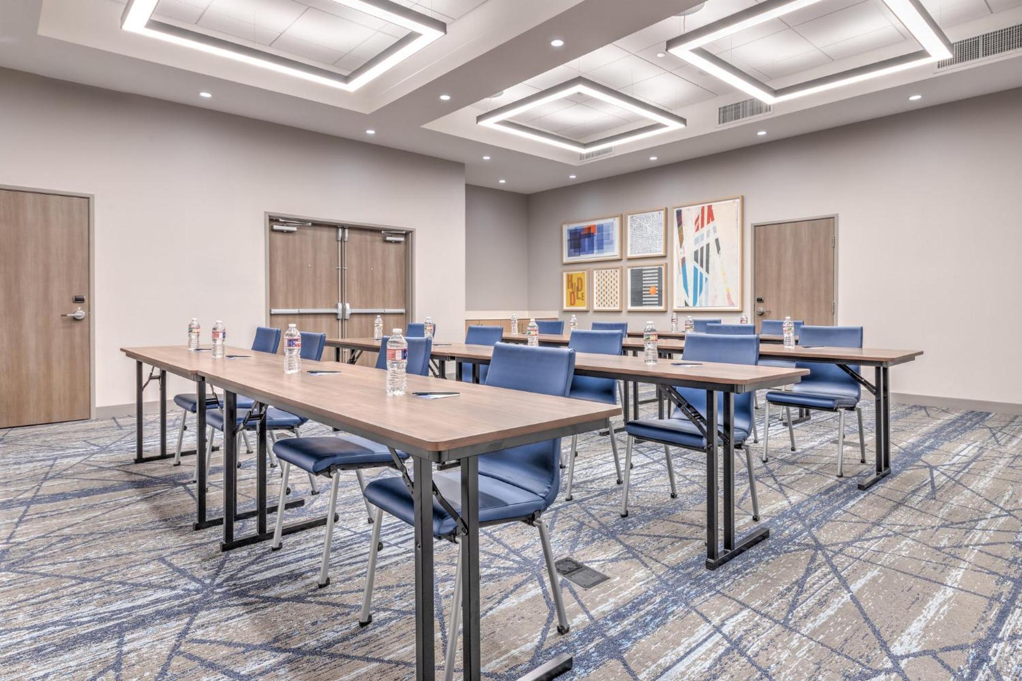 Holiday Inn Express & Suites Austin Airport East By Ihg Экстерьер фото