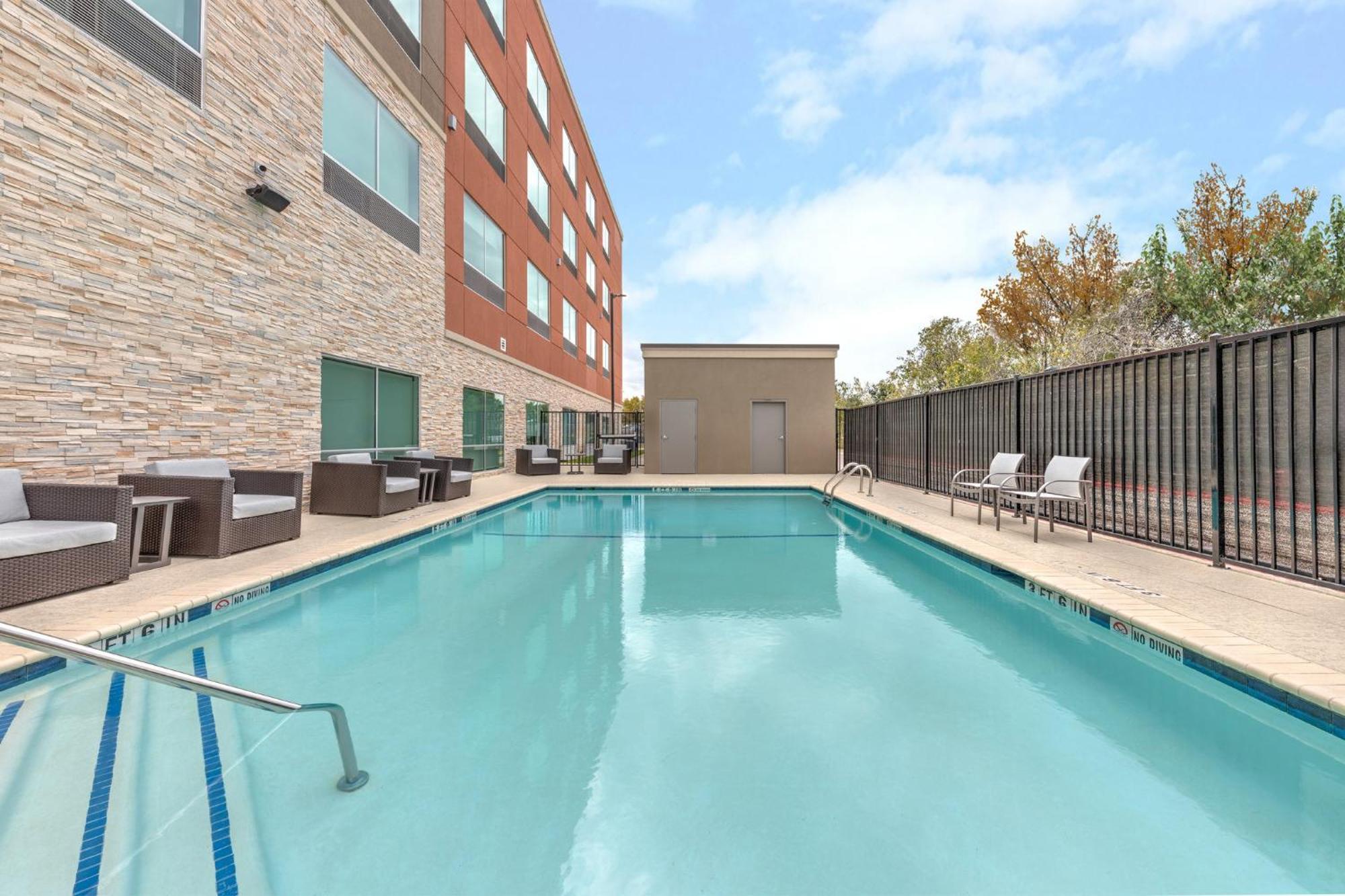 Holiday Inn Express & Suites Austin Airport East By Ihg Экстерьер фото
