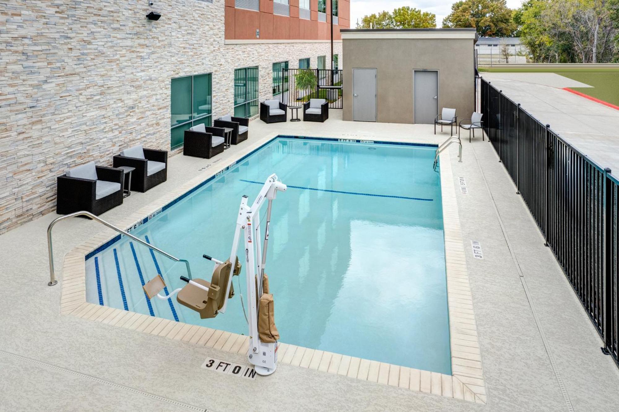 Holiday Inn Express & Suites Austin Airport East By Ihg Экстерьер фото