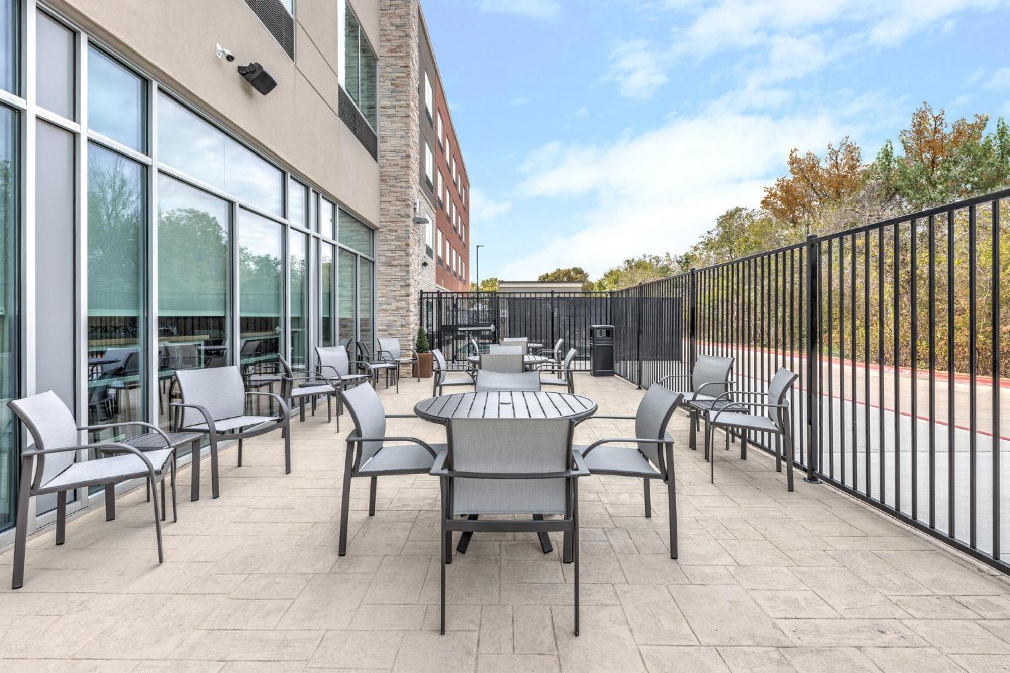 Holiday Inn Express & Suites Austin Airport East By Ihg Экстерьер фото