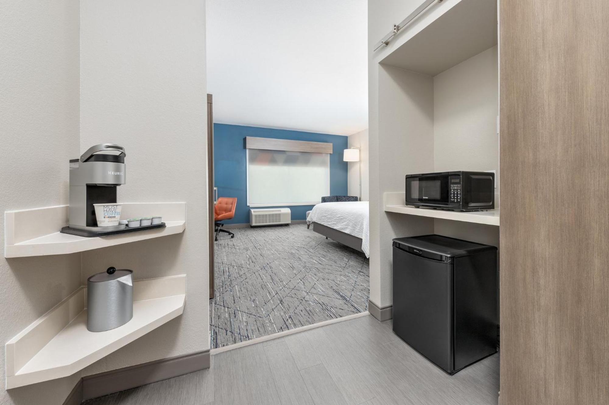 Holiday Inn Express & Suites Austin Airport East By Ihg Экстерьер фото