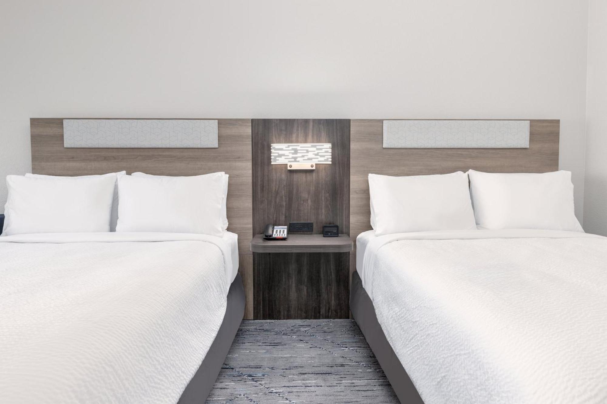 Holiday Inn Express & Suites Austin Airport East By Ihg Экстерьер фото