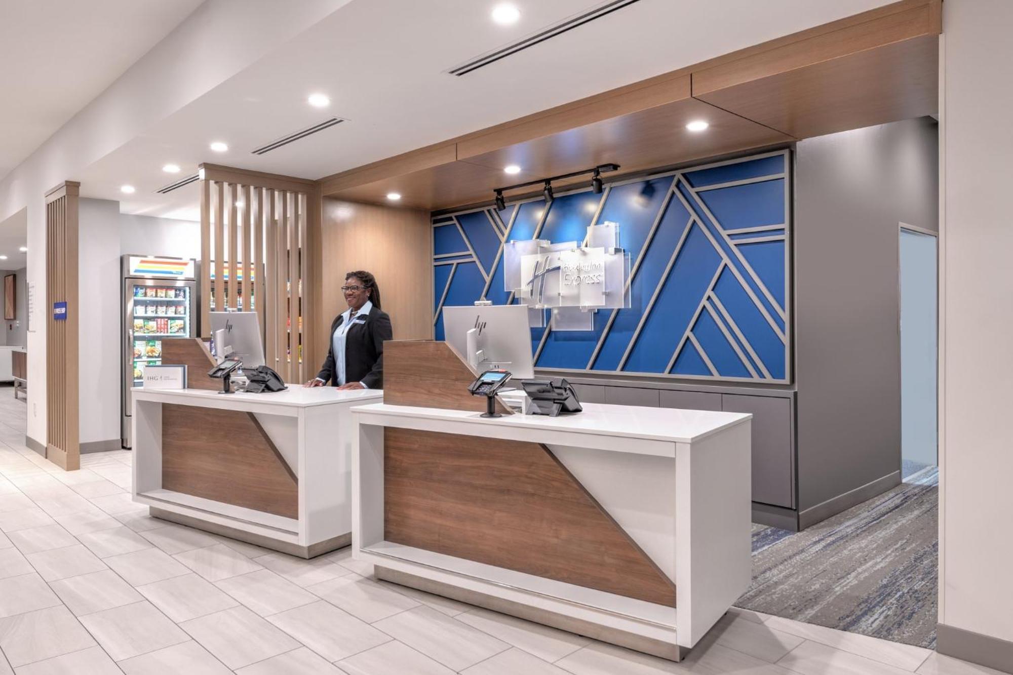 Holiday Inn Express & Suites Austin Airport East By Ihg Экстерьер фото