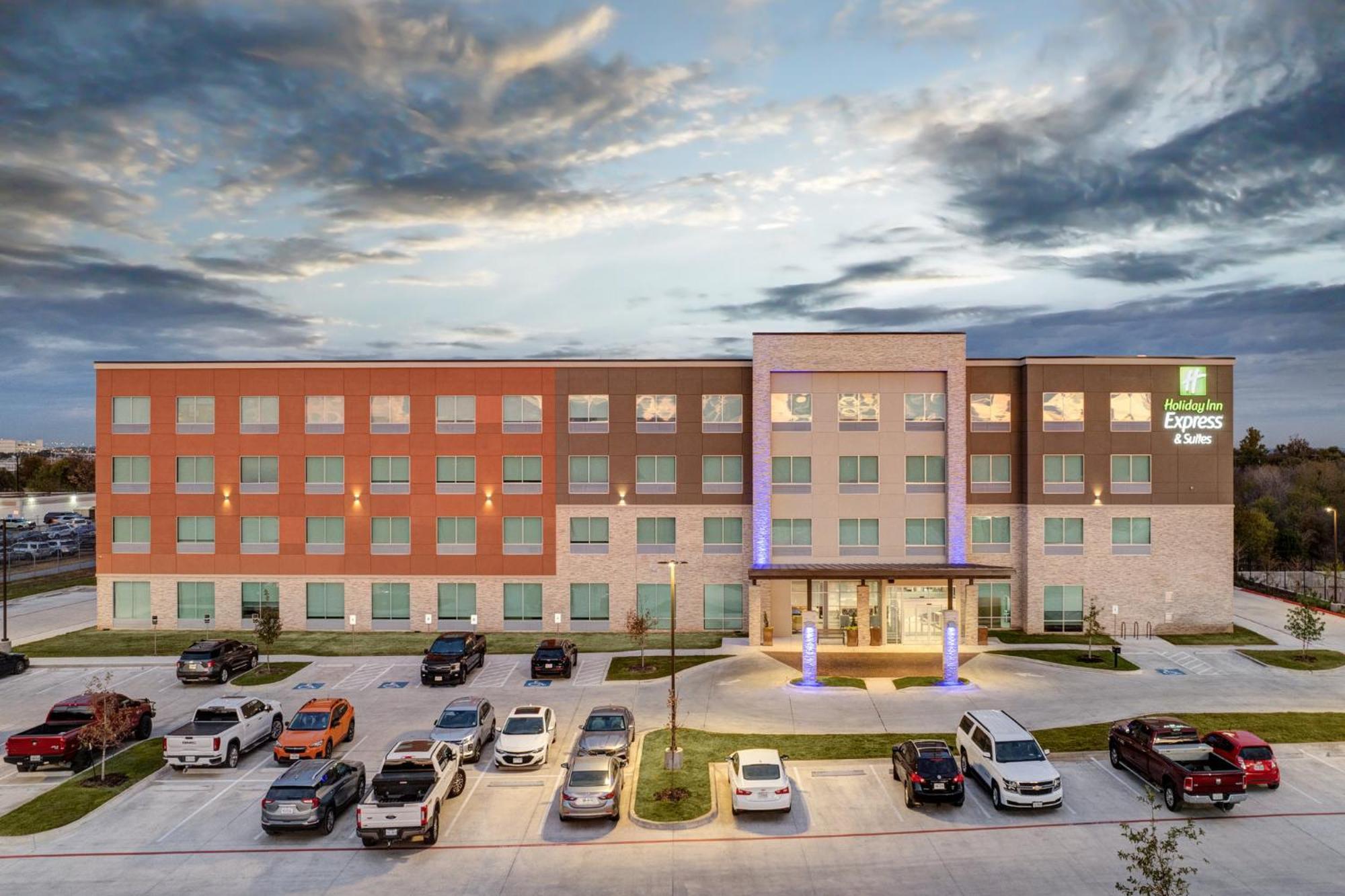 Holiday Inn Express & Suites Austin Airport East By Ihg Экстерьер фото