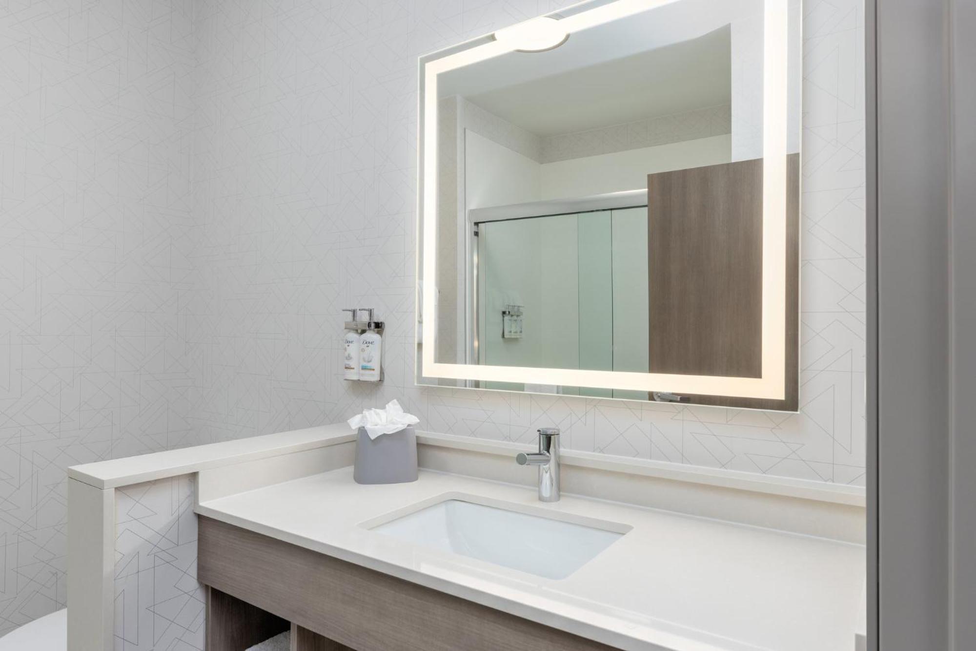 Holiday Inn Express & Suites Austin Airport East By Ihg Экстерьер фото